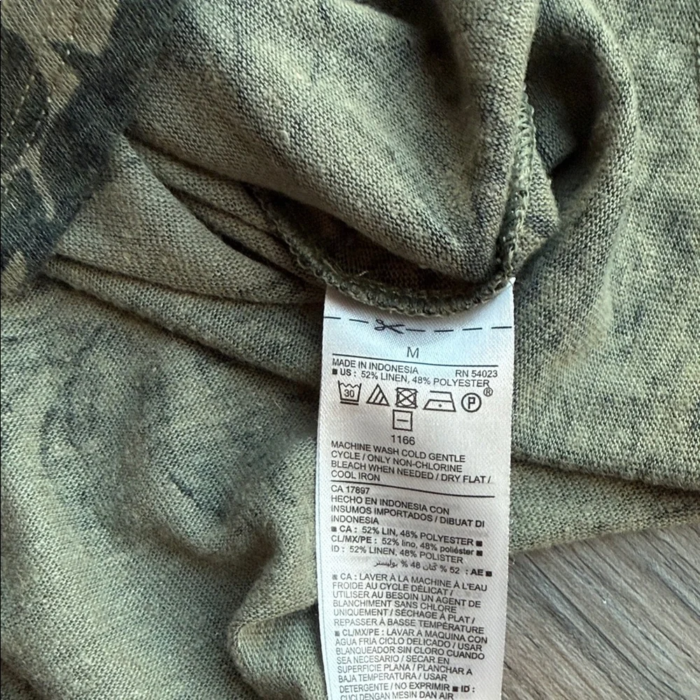 Old Navy Black and Tan Leaf Print Tank Top - Picture 4 of 8